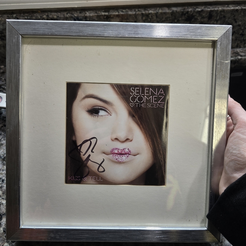 Selena Gomez Kiss & Tell Signed Autograph